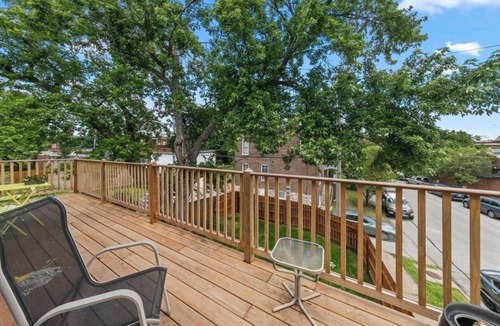 Soulard House | Short term rental/travel nurse 3-bedroom townhome with AC & WiFi in Soulard