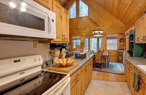 Town of Westfield Cabin | Short Walk to Lawrence Lake! Rustic Cabin w/Deck