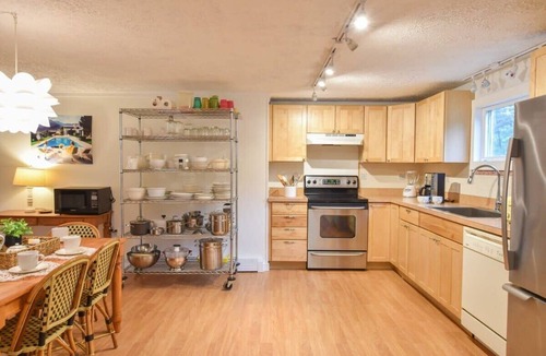 Wellfleet House | Short Walk to Long Pond Swimming Beach!