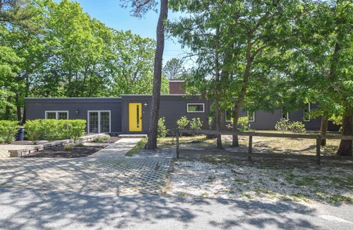 Wellfleet House | Short Walk to Long Pond Swimming Beach!