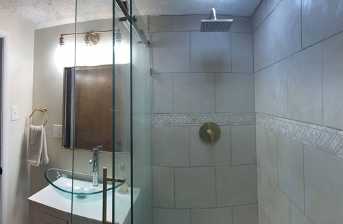 Cleveland Heights House | Simple, Chic 3-bedroom house in Cleveland Heights- Close to Cleveland Clinic