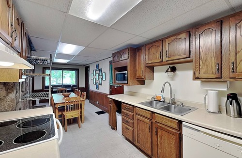 McHenry House | Simpson's Sanctuary | Pet Friendly, Lakefront!