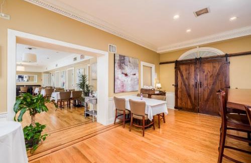 Simsbury Center Hotel | Simsbury 1820 House