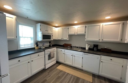 Riverside Apartment | Single family,3 bed, 3 bath,Harvard, MIT,hospitals