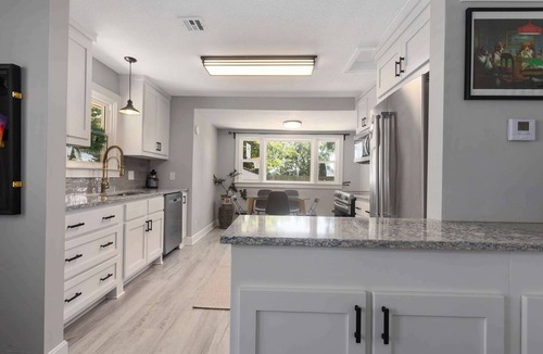 North Kansas City Apartment | Single Level Ranch - 2 Bedroom Home - sleeps 4
