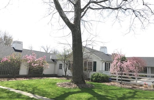 Sandusky Cabin | Six miles from Lake Erie Ferries, Pet Friendly Private Room with Bath