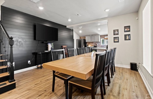 Edwardsville House | SixZeroOne - outdoor area+prkg+10 mins to Legends