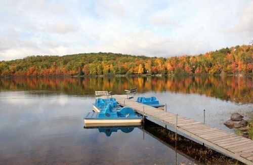 Upson Villa | Ski-in/out 3 Bdrm Chalet w sauna on slopes, lake & golf course - Sleeps 8