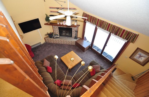 Upson Villa | Ski-in/out 3 Bdrm Chalet w sauna on slopes, lake & golf course - Sleeps 8