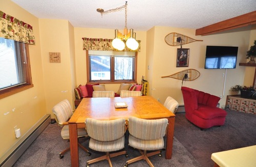 Upson Villa | Ski-in/out 3 Bdrm Chalet w sauna on slopes, lake & golf course - Sleeps 8