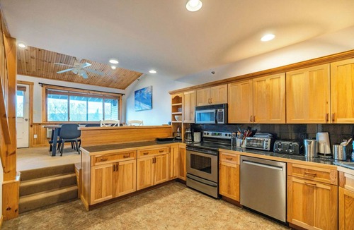 Sunday River Area Condo | Ski-in/Ski-out Fall Line Condo w/Indoor Heated Pool & Hot Tub