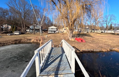 Brooklyn Cabin | Skip the hotel, live the Lake life.