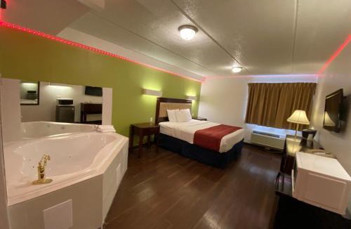 Willoughby Hotel | Skylight Inn Willoughby - Cleveland Mentor