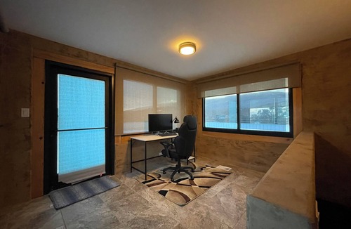 Zuzax House | Skyline Glass House - Sauna - Hot Tub - Paako Golf