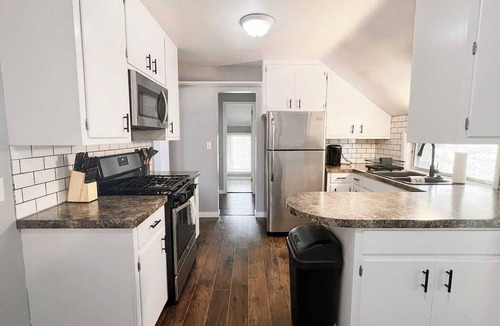John Ball Park Apartment | Skyline View Apartment w/Private Parking