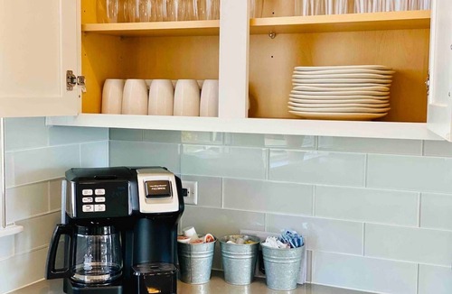 Katie Hill Neighborhood House | Skyline Views/3 Miles to Downtown/WeeklyDiscounts/Pet Friendly