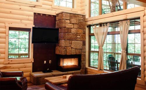 Millersburg House | Skyview Treehouse by Amish Country Lodging
