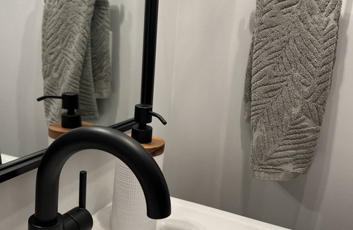 Kennedy King Apartment | Sleek city studio! Perfect to accommodate your quick trips in the city.
