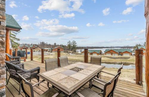 McGregor House | Sleep 10-Big Sandy Villa-Luxury-Lake view deck