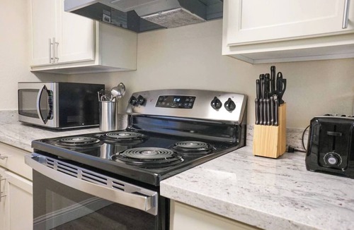 Oklahoma City Apartment | Sleepover | Modern 1BD/1BA + Balcony - OKC
