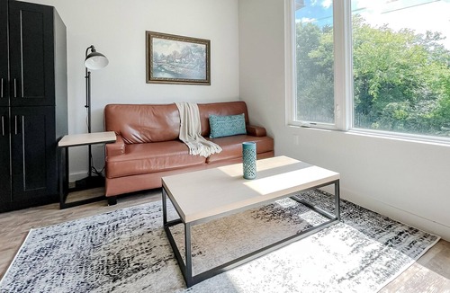 Bowling Green Apartment | Sleepover: Sleek 1BD/1BA - Bowling Green