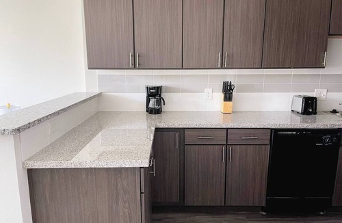 Corryville Apartment | Sleepover | Stunning 1BD/1BA + Gym - Cincinnati