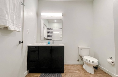 Bowling Green Apartment | Sleepover: Vivid 1BD/1BA - Bowling Green