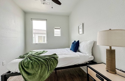 Bowling Green Apartment | Sleepover: Vivid 1BD/1BA - Bowling Green