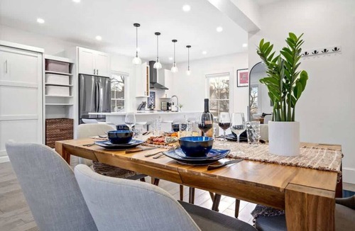 Oakdale Apartment | Sleeps 10 | 2 Kitchens | Near Back Cove | Parking