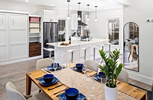 Oakdale Apartment | Sleeps 10 | 2 Kitchens | Near Back Cove | Parking