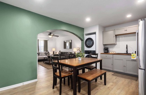 Lenexa House | SLEEPS 10 FencedYard MAJOR INTERNATIONAL SPORTING EVENT Futbol TVS