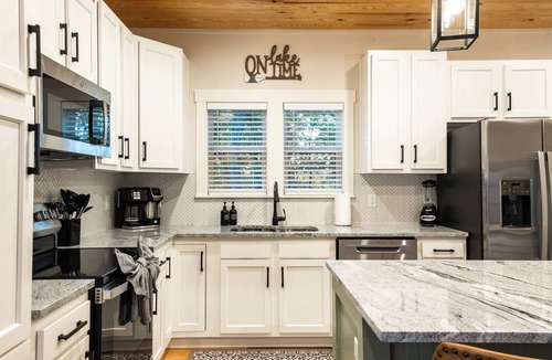 Clarkson House | Sleeps 10 · Hot Tub · Game Room · 500 MB WiFi · EV Charger