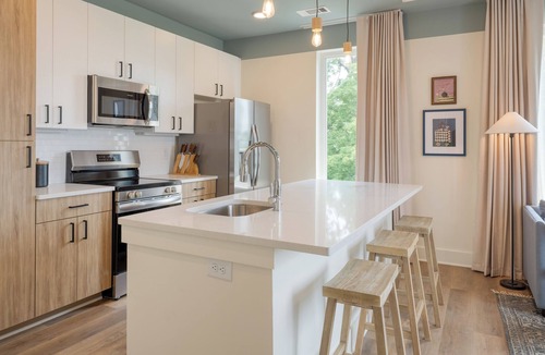 12 South House | Sleeps 30 | Award-Winning Boutique Hotel + Skyline Terrace | The Gilmore