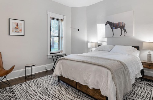 Clifton House | Sleeps 6-Fully Renovated Historic Home