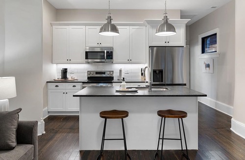 Clifton House | Sleeps 6-Fully Renovated Historic Home