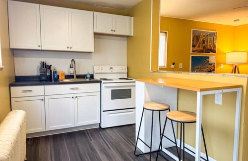 Mount Oliver Apartment | Sleeps 6! Homey 2 Bedroom with 5 Beds + WIFI