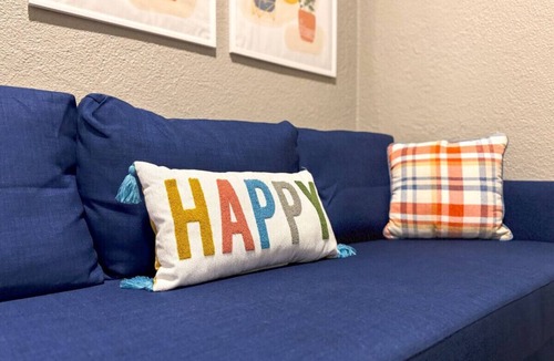 Mount Oliver Apartment | Sleeps 8! Homey 2BR Apt w/7 Beds + WIFI