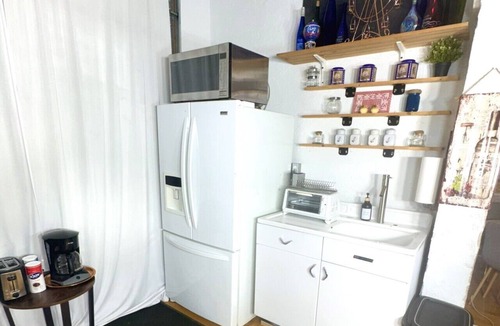 Detroit - Shoreway House | Sleeps 9! Ping Pong Table,Near downtown,Ohio City!
