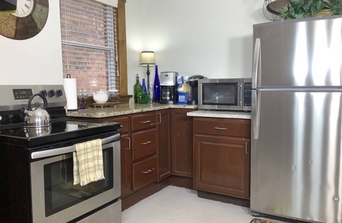 Detroit - Shoreway House | Sleeps 9! Ping Pong Table,Near downtown,Ohio City!