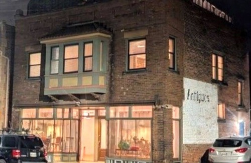 Detroit - Shoreway House | Sleeps 9! Ping Pong Table,Near downtown,Ohio City!