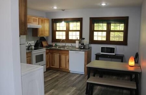 Athens House | Small House, 2 queen bedrooms, 1 bath, on route 33, Very Nice!