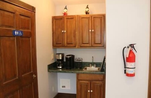 Athens House | Small House, 2 queen bedrooms, 1 bath, on route 33, Very Nice!