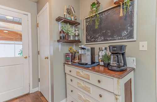 Moorhead House | Smart TVs I Fenced Yard I Nature Views I Spacious