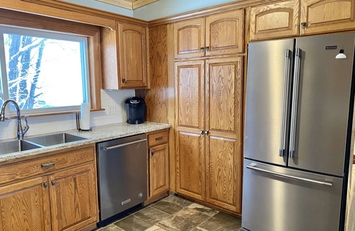 Au Train House | Snowmobile Friendly! Ample Parking-only 1 block to trail! Clean w cozy Fireplace