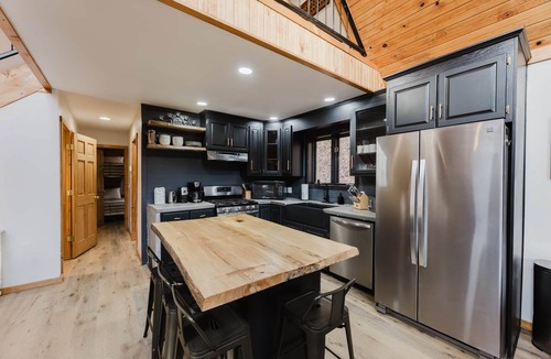 Slatyfork Farm House | Snowshoe Cabin: Hot Tub, Cold Plunge, Creek