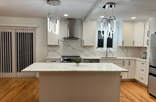 Randolph House | Soaking Tub Luxury 3-Bedroom Tonwhouse
