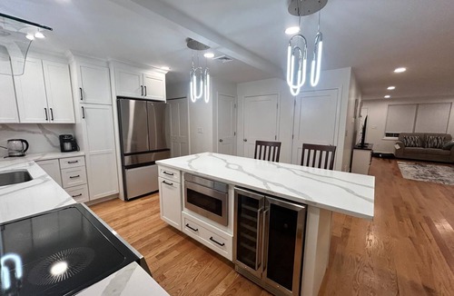 Randolph House | Soaking Tub Luxury 3-Bedroom Tonwhouse