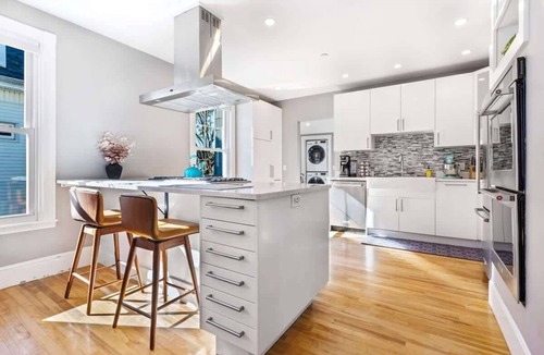 Oakdale Apartment | Soaking Tub | W/D | Parking | 5 Min Downtown