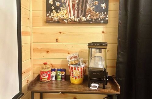 Bladensburg Cabin | SOFT OPENING: WILLOW'S COVE CABIN W/HOT TUB, HOME THEATRE AND WOODLAND VIEWS
