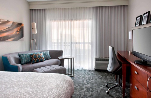 Middletown Hotel | Sonesta Select Newport Middletown